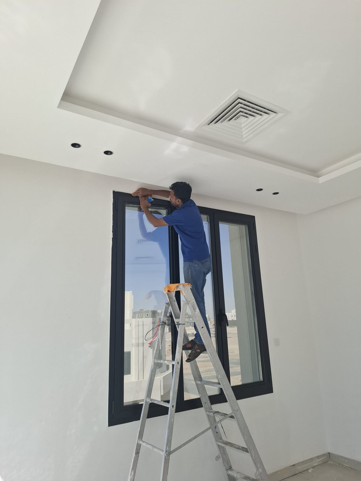 شركة تنظيف بالكويت — تنظيف نوافذ داخلي الكويت